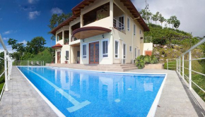 Spacious Ojochal House Ocean View and Private Pool!